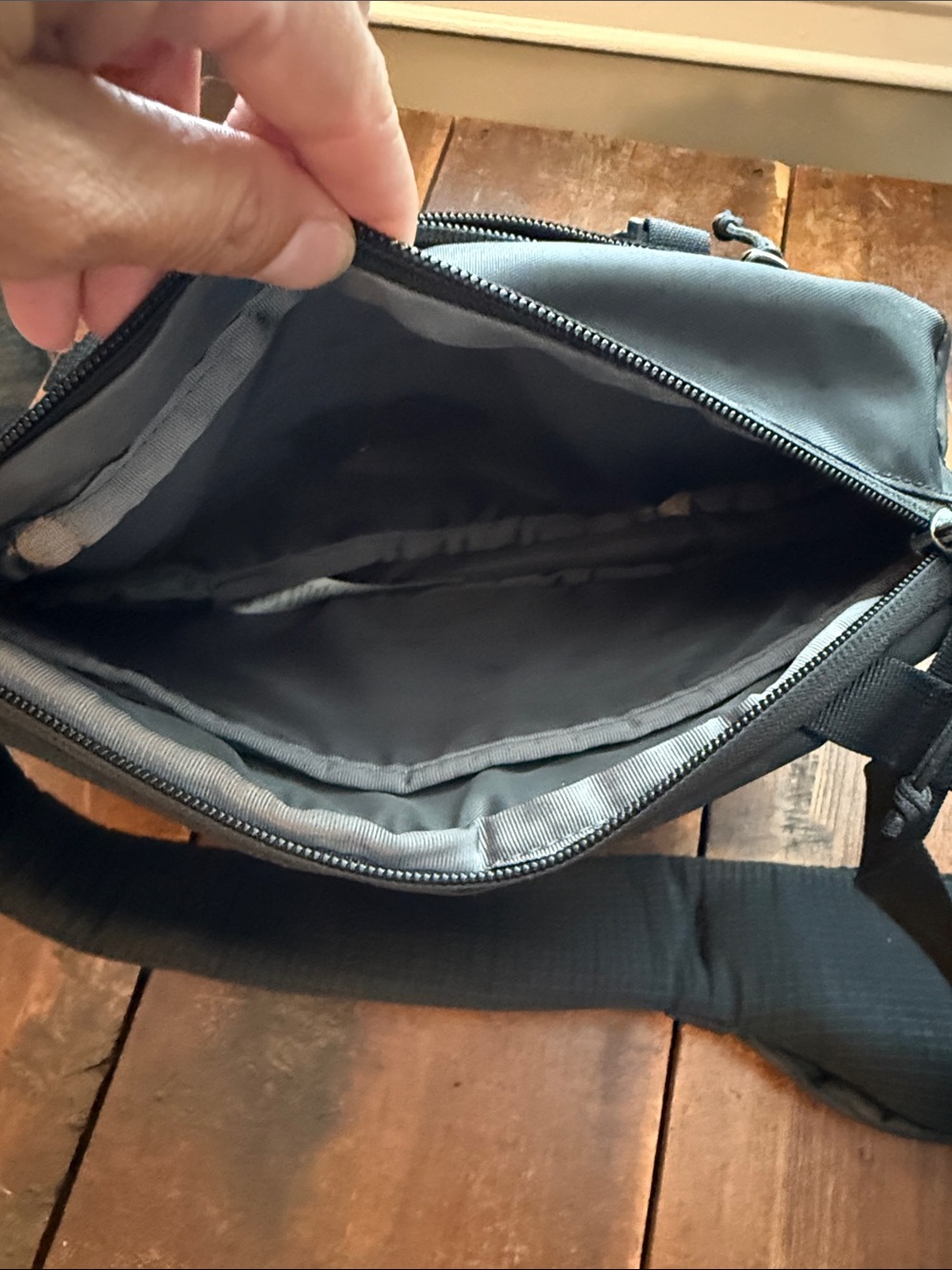 Patagonia 8L Black Atom Sling Bag - Picture 4 of 4